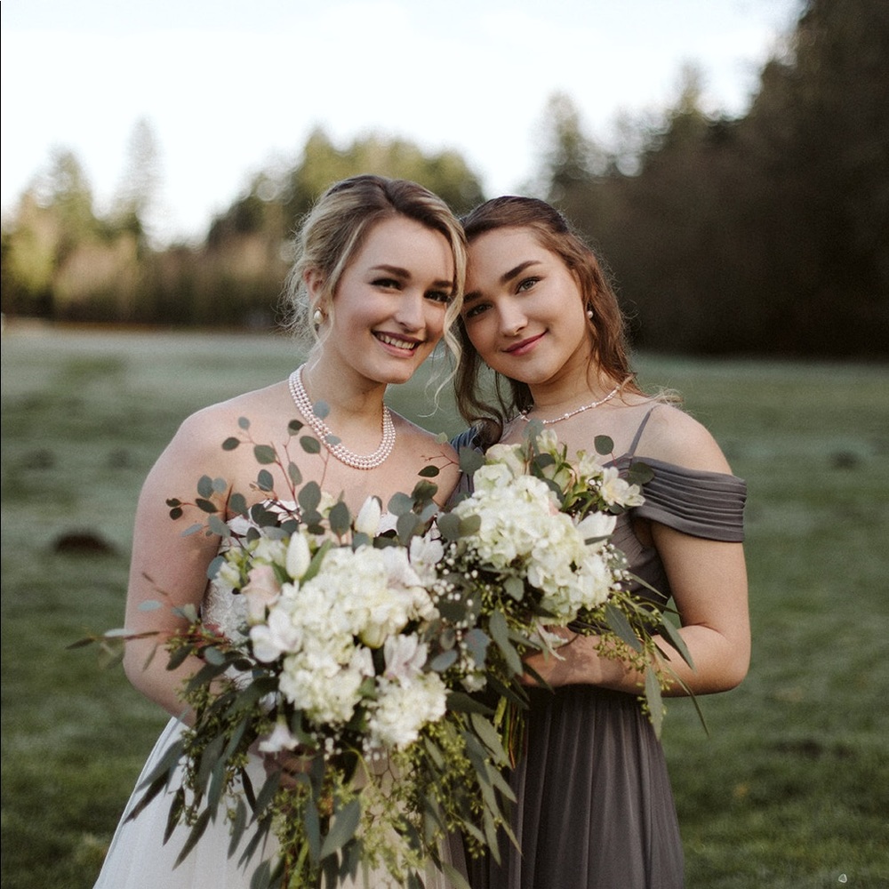 Meet your Poshers, Maddie and Alexa!